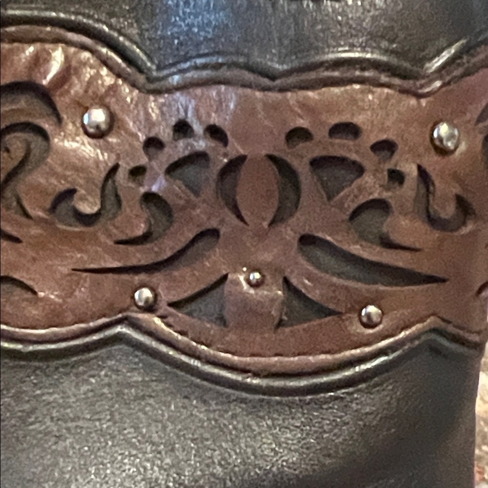 Ariat Tambour leather Women's Black clogs with a brown laser-cut overlay
Sz 8.5 - Picture 14 of 14